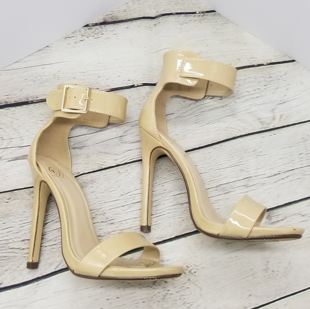 CREAM HIGH HEELED SANDALS